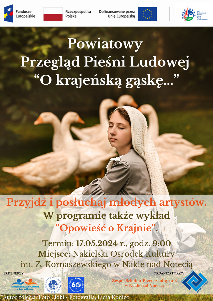 Plakat informujący o miejscu i czasie konkursu. Na zdjęciu widać dziewczynkę, która siedzi na trawie. Za nią pasą się gąski.