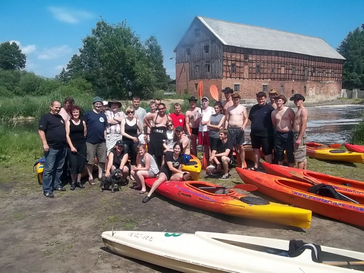 50 kilometrów "w rękach". Spływ kajakowy OSP w Paterku.